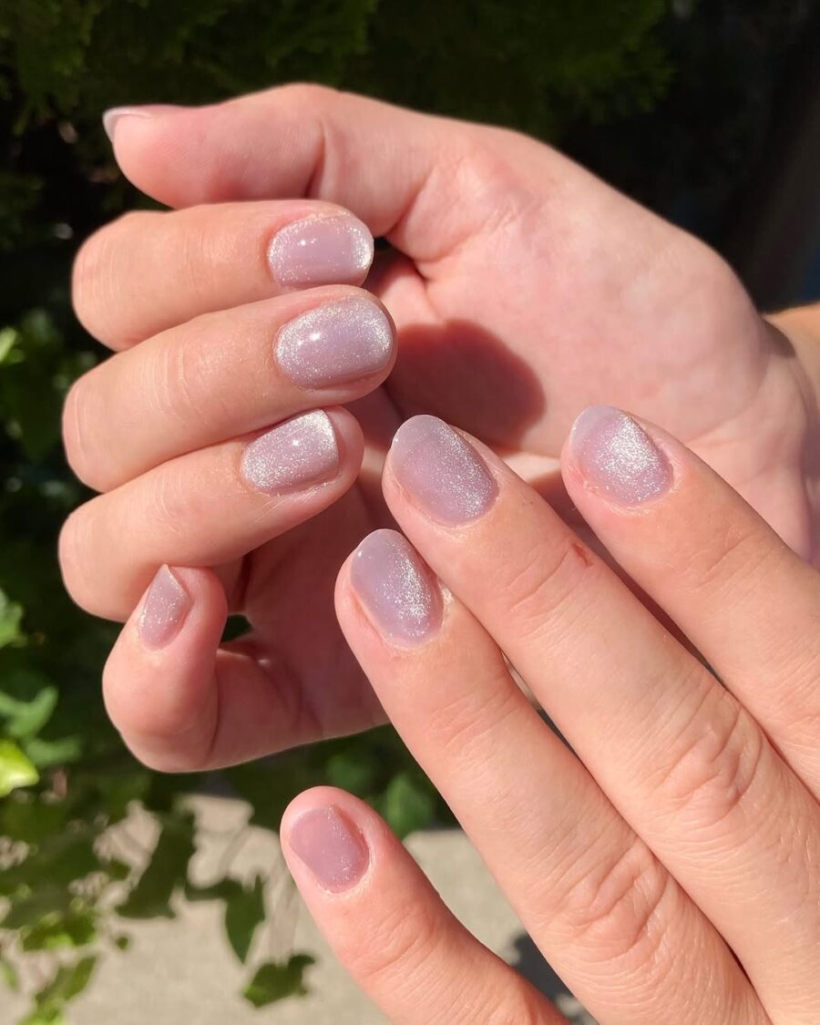 Chic velvet nails for an elegant look