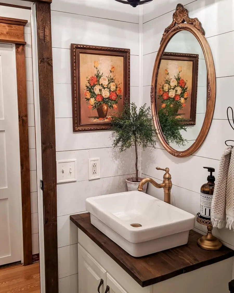Charming vintage touches in a small bathroom
