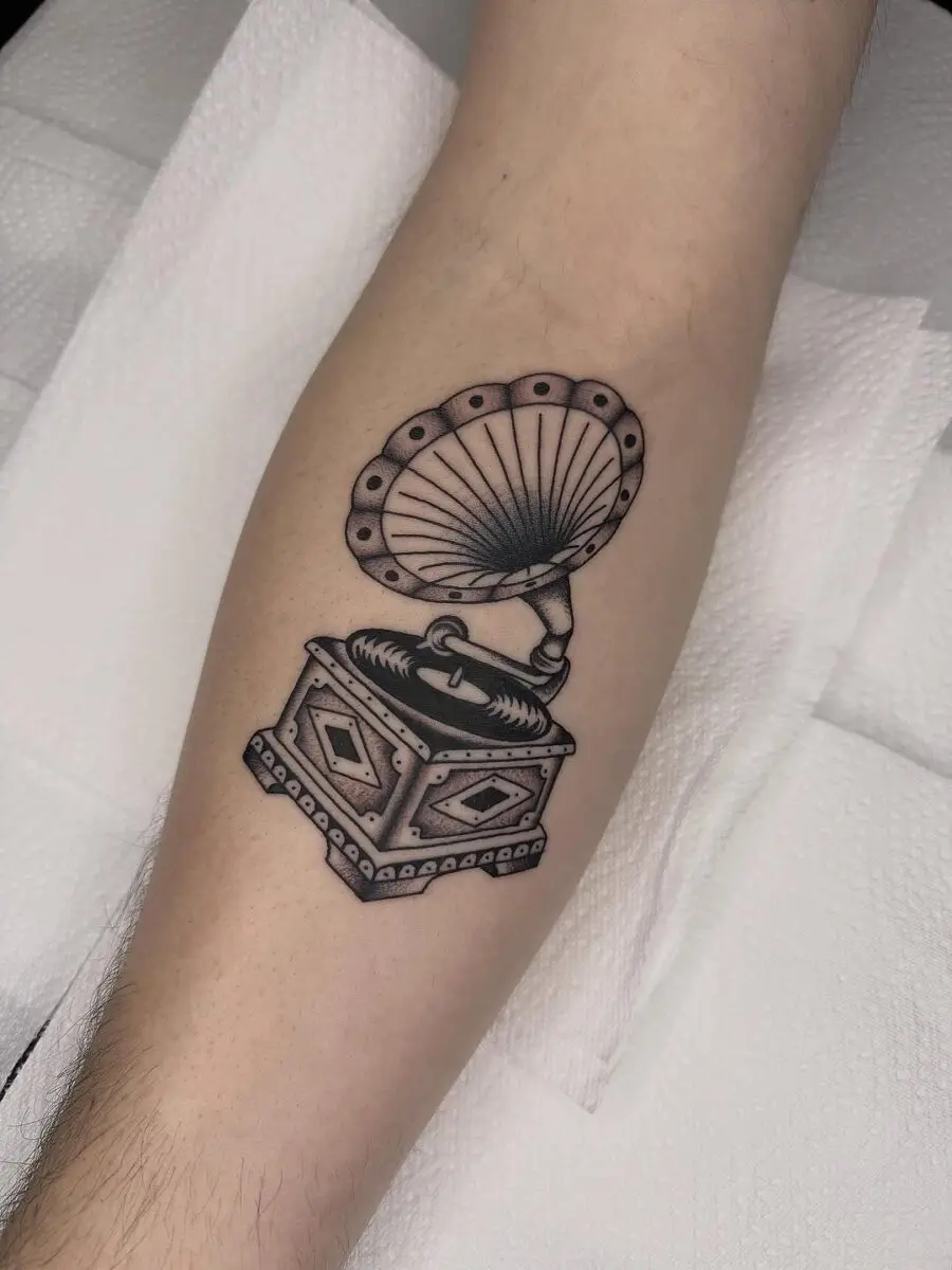 Vintage record player tattoo showcasing classic vibes