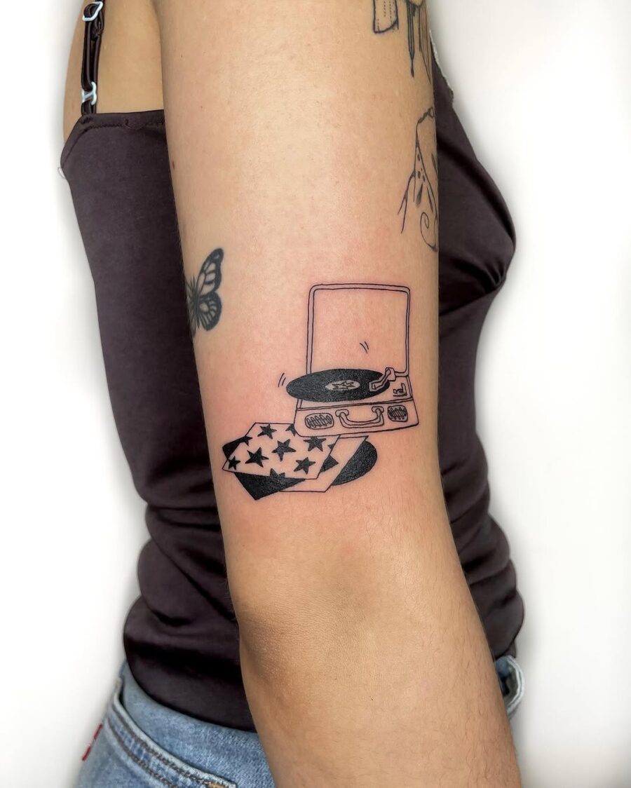 Stylish record player with star-themed details