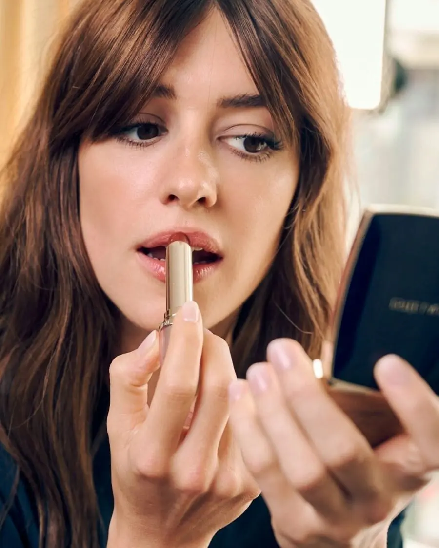 Effortless Lip Application for a Polished Look
