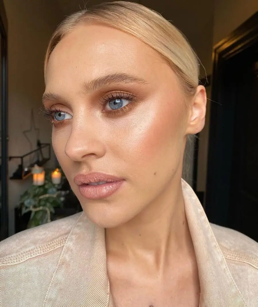 Radiant and effortless work-ready makeup look