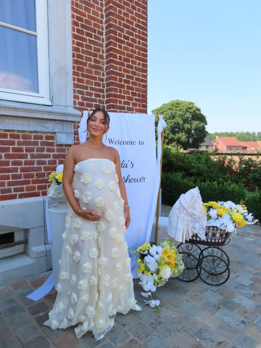 Chic floral dress for a sunny baby shower