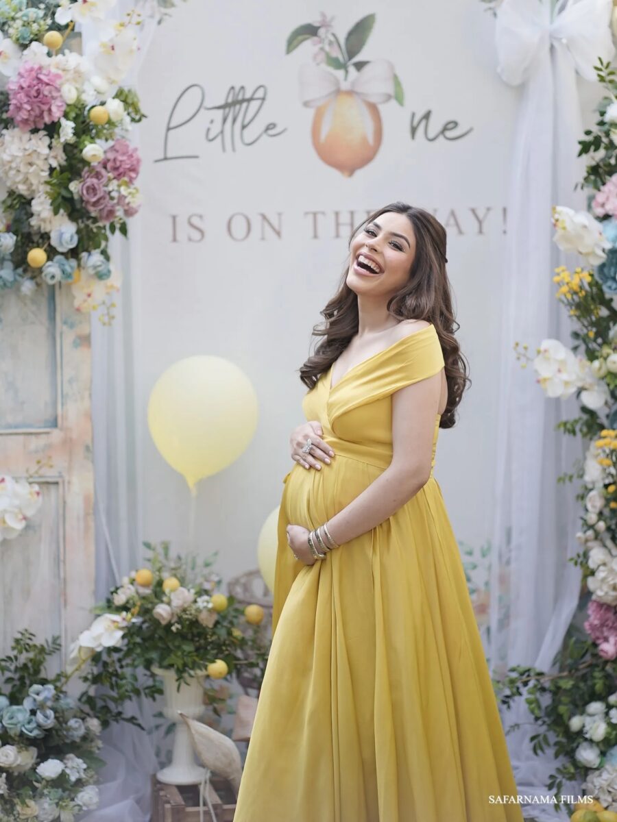 Elegant yellow dress for a joyful baby shower