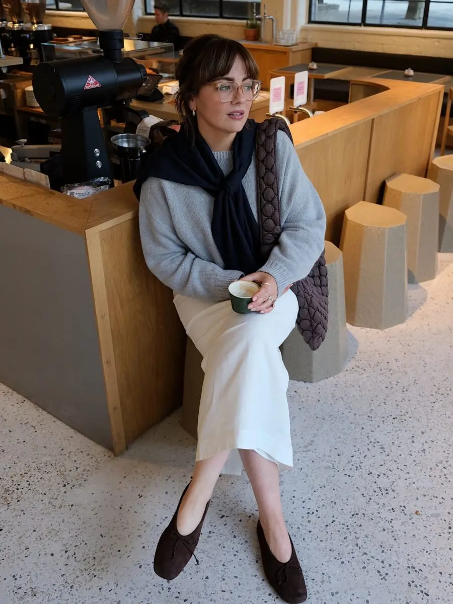 Chic, Relaxed Vibe for Coffee Outings