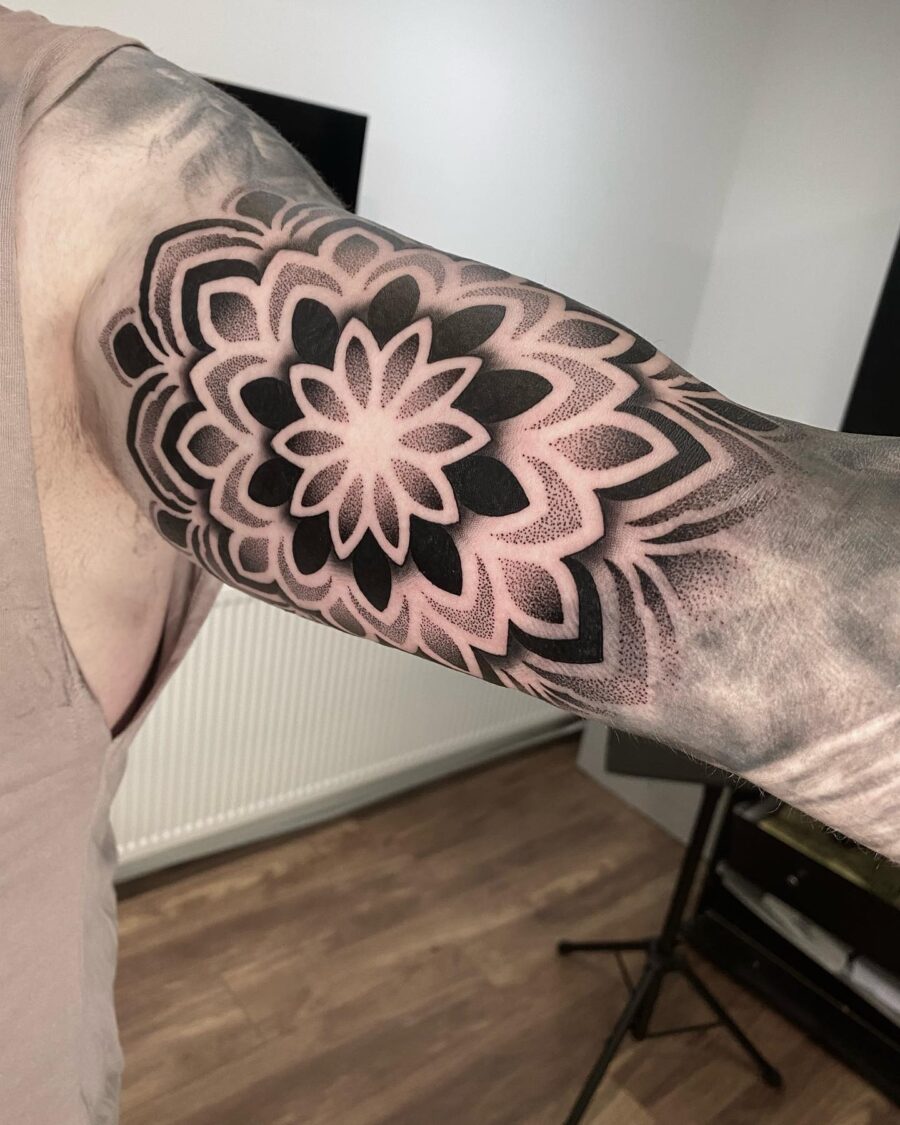 Stunning Flower-Inspired Biceps Tattoo Design