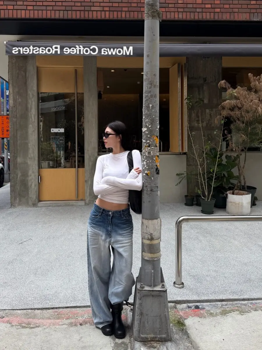 Chic urban look with oversized denim and biker boots
