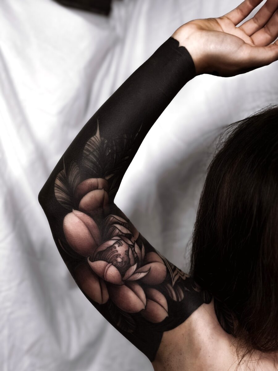Elegant floral black sleeve tattoo design