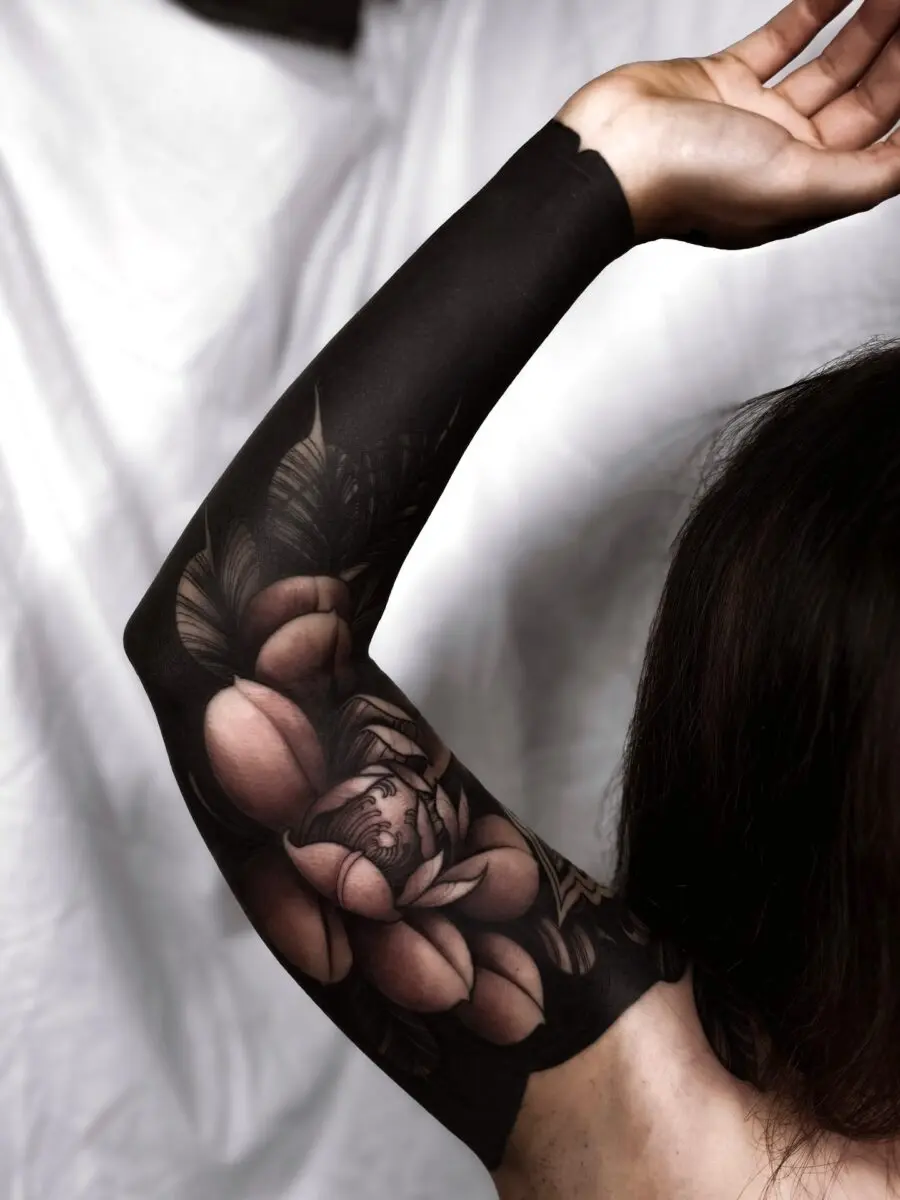 Elegant floral black sleeve tattoo design