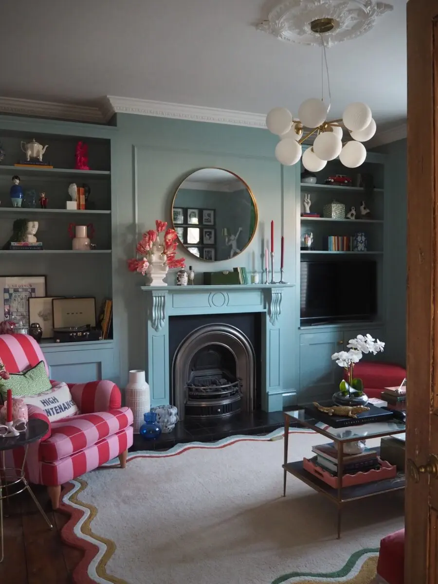 A Chic Blend of Blue and Modern Decor