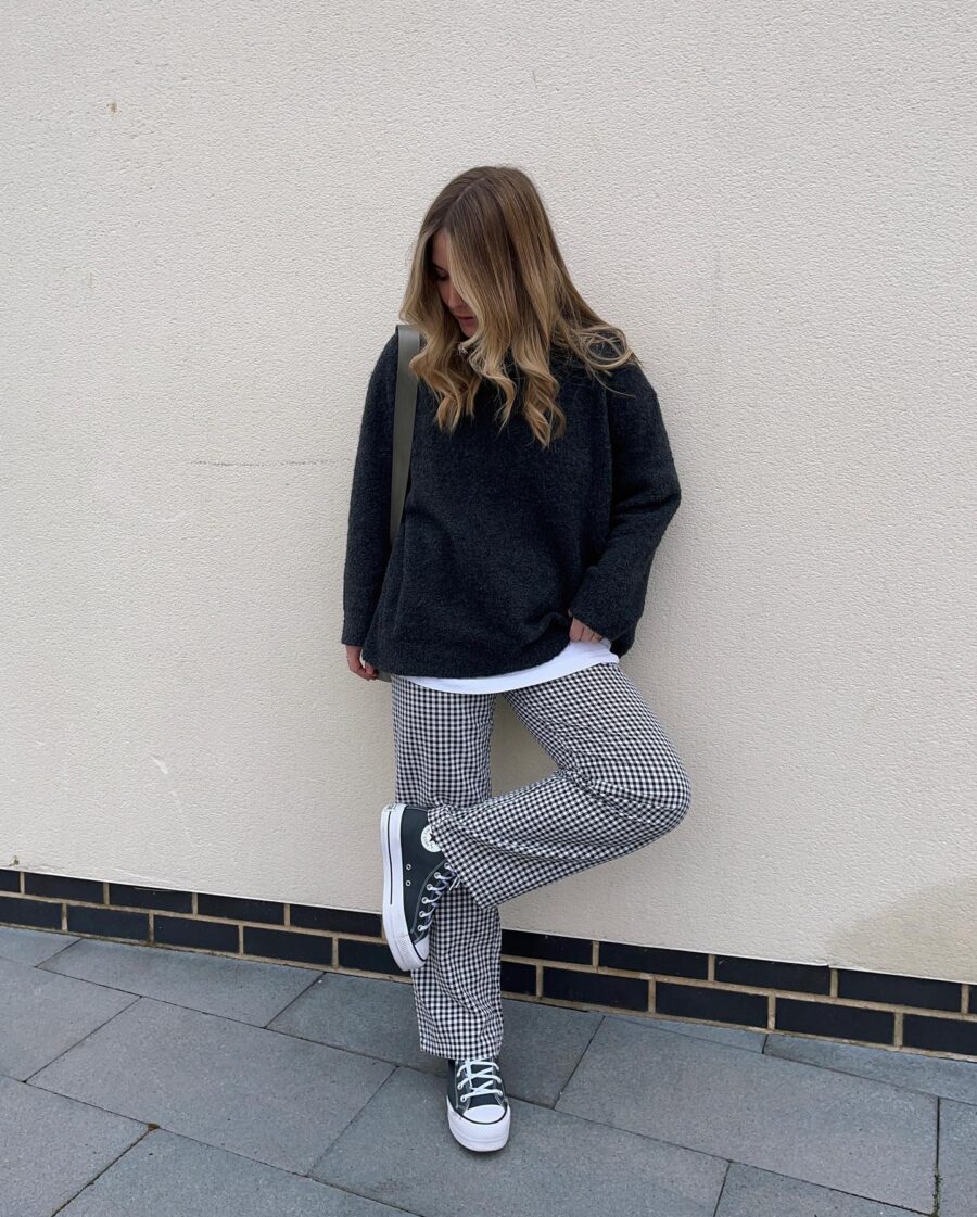 Chic and Casual Converse Outfit Idea