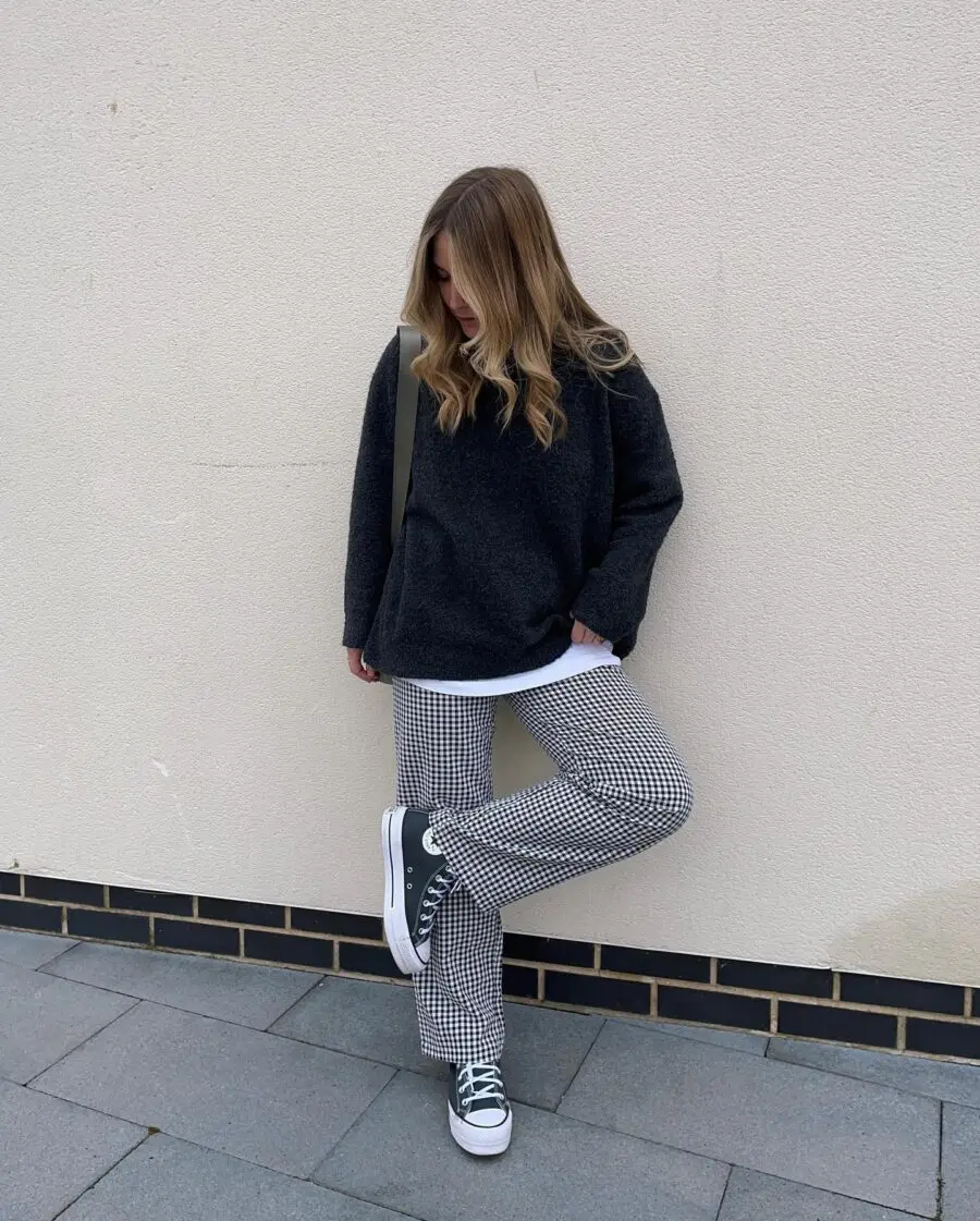 Chic and Casual Converse Outfit Idea