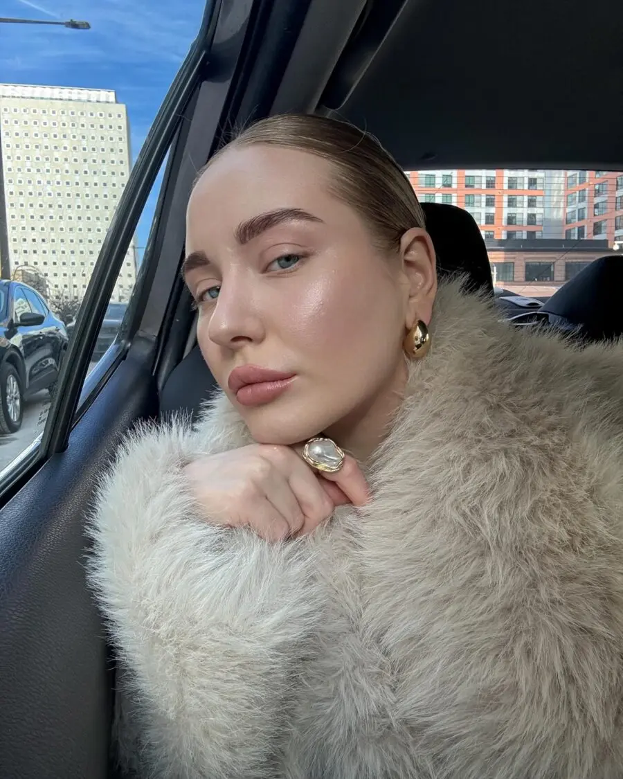 Effortlessly natural glow in urban settings