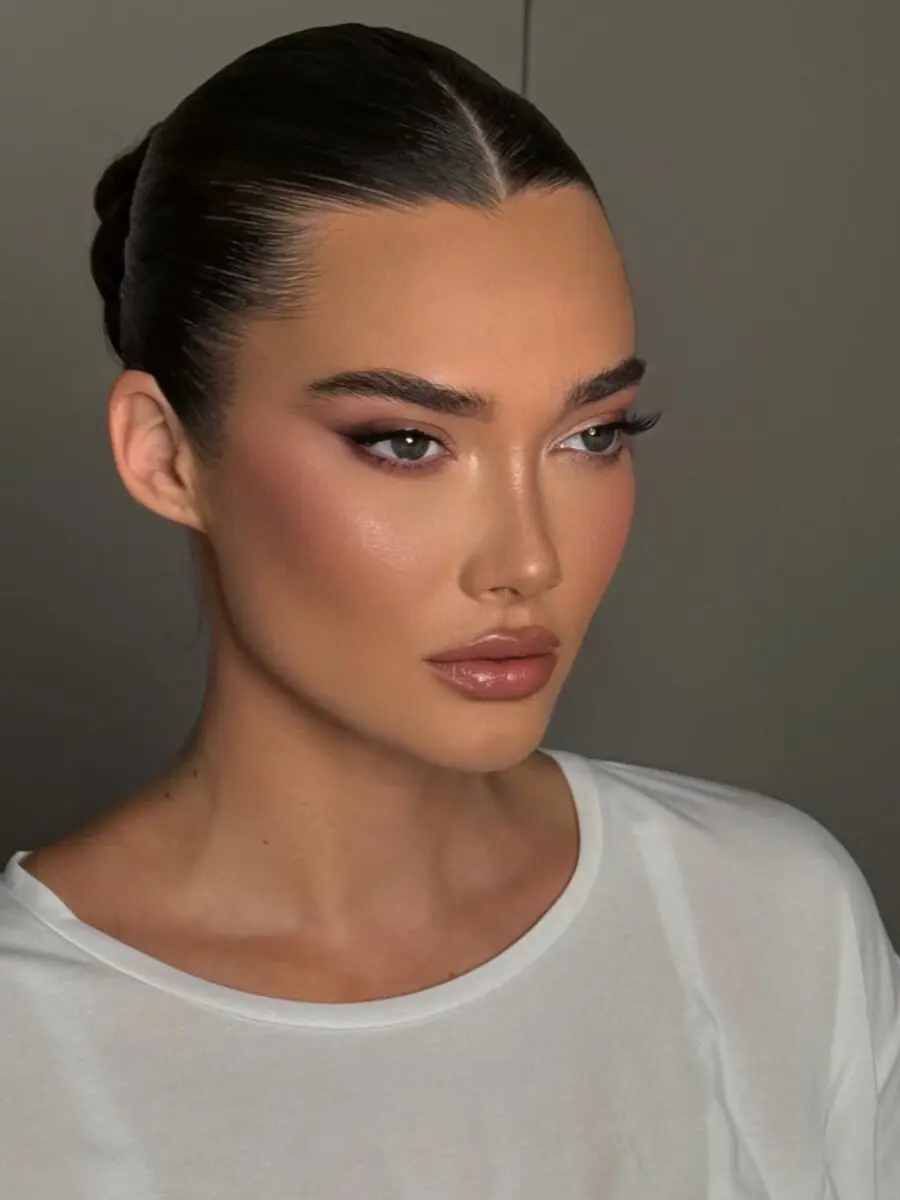 Effortlessly chic clean girl makeup look