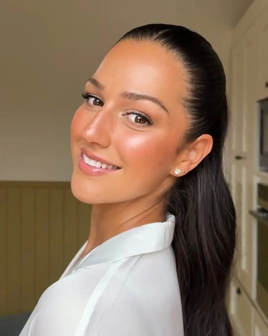 Effortless glow with natural elegance