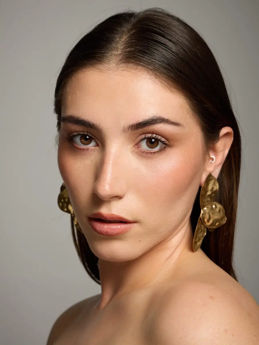 Effortlessly chic clean girl makeup look