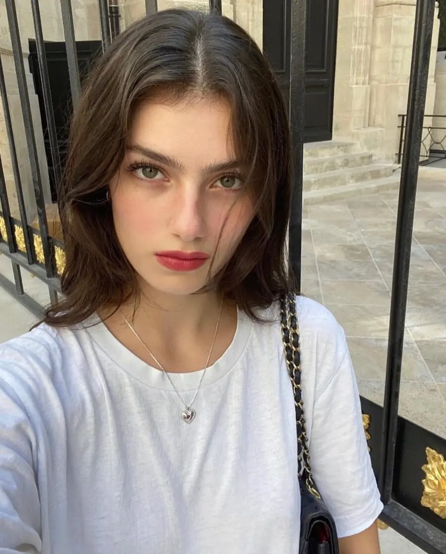 Effortless clean girl makeup for chic vibes