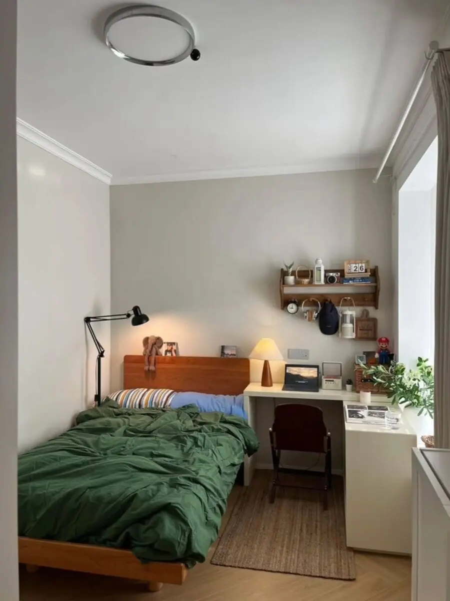 Cozy Minimalist Bedroom with Green Bedding