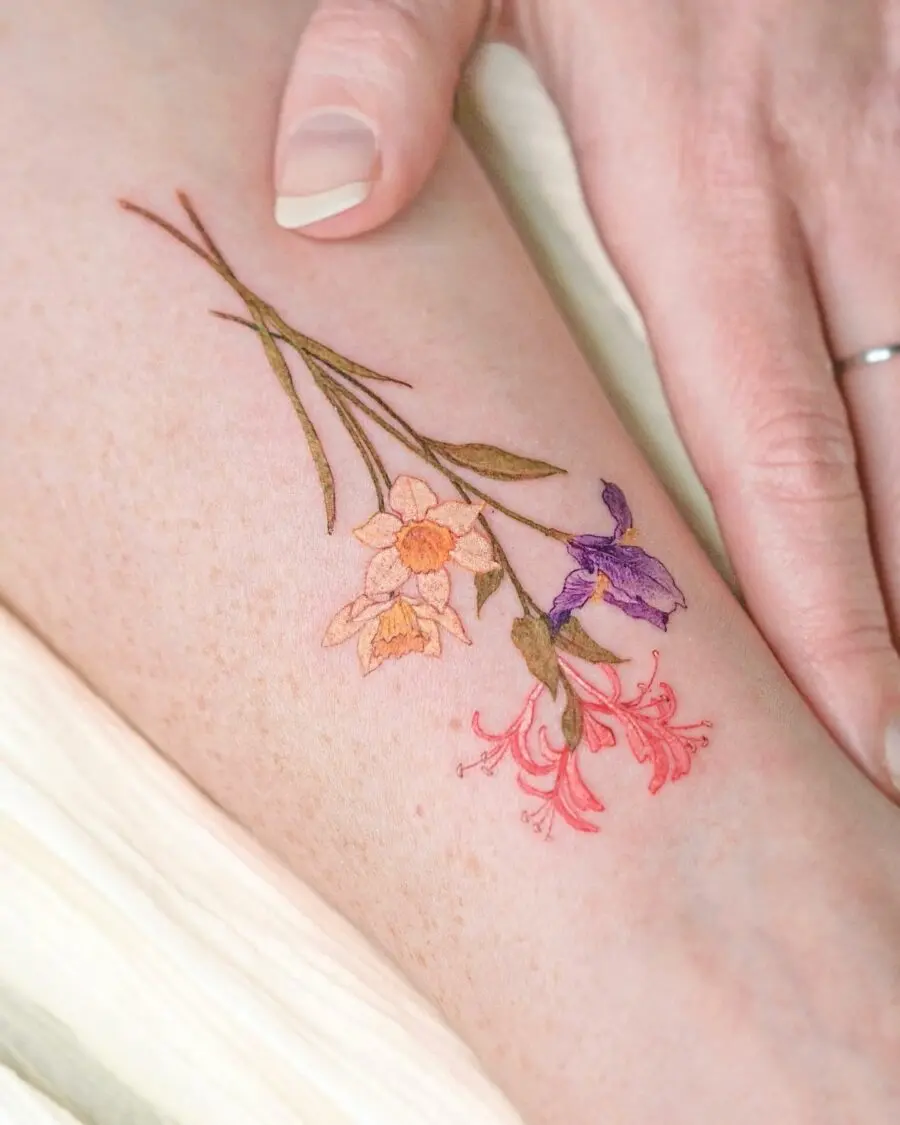 Delicate floral tattoo captures nature's beauty