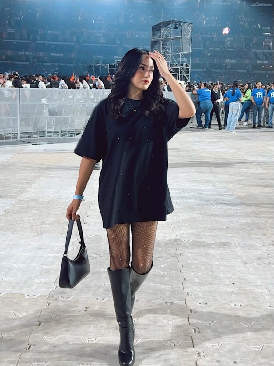 Chic black casual look for a concert