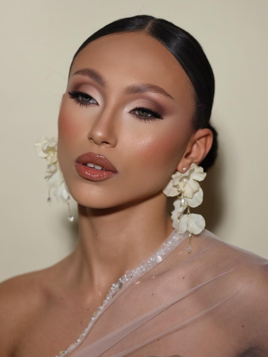 Elegant glow with soft neutral tones