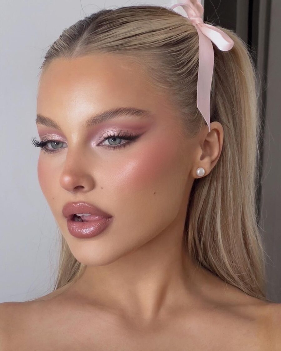 Glamorous pink tones for a wedding guest look