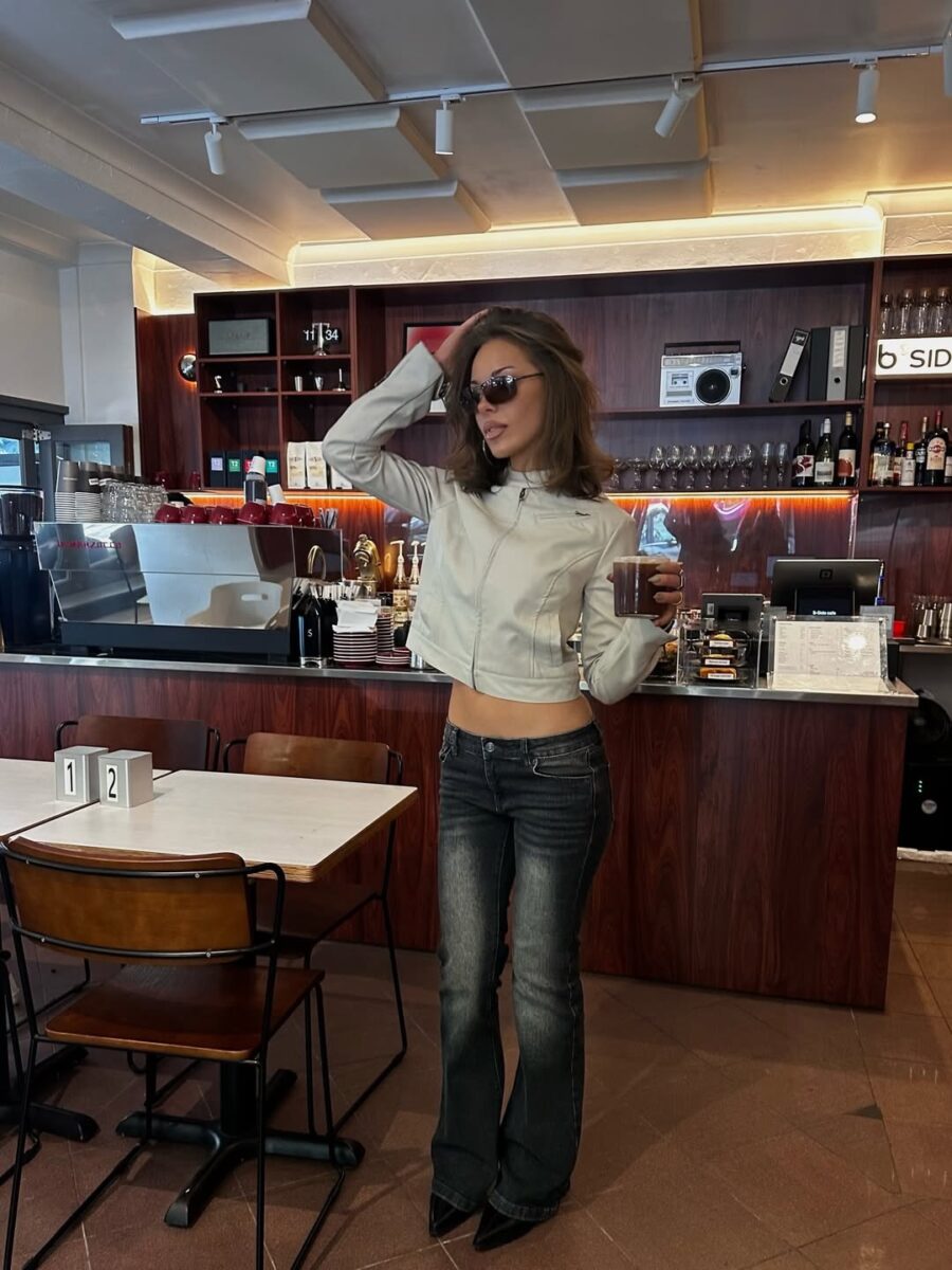 Stylish Flare Jeans Outfit for Casual Days