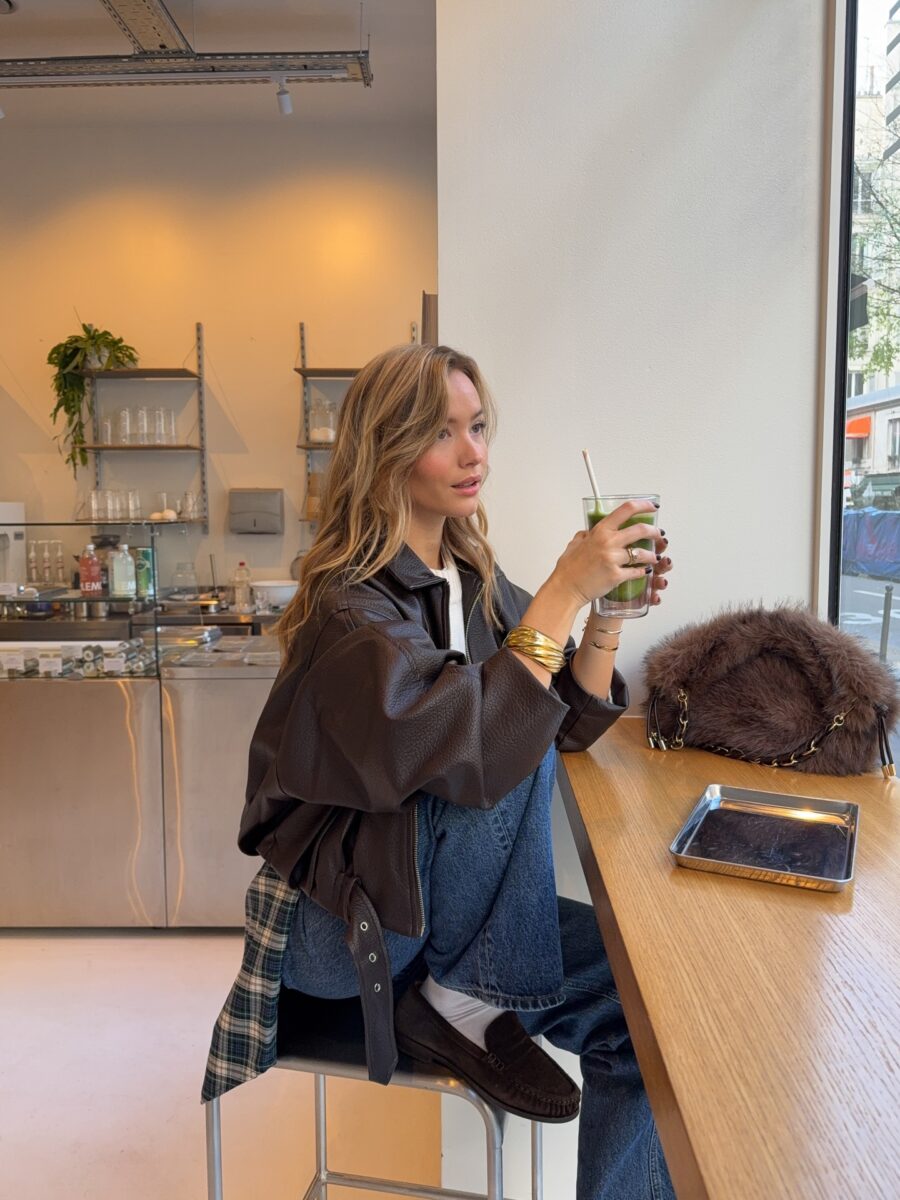 Chic Flare Jeans Look for Coffee Dates