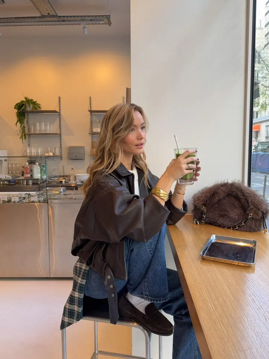 Chic Flare Jeans Look for Coffee Dates