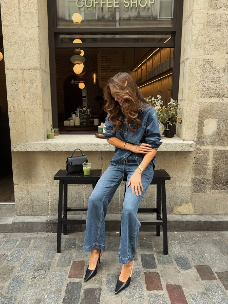 Stylish flare jeans for casual outings