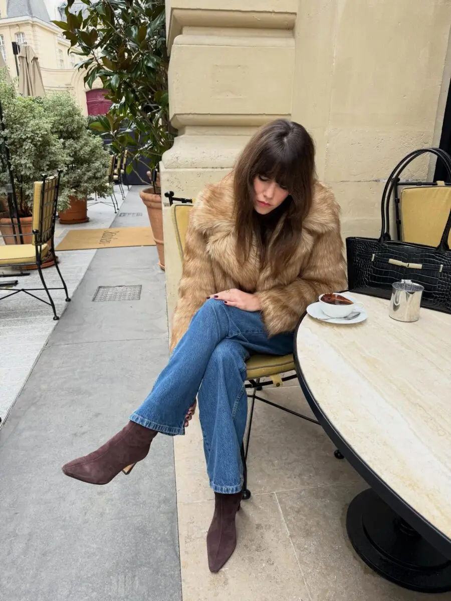 Cozy chic vibes at the café
