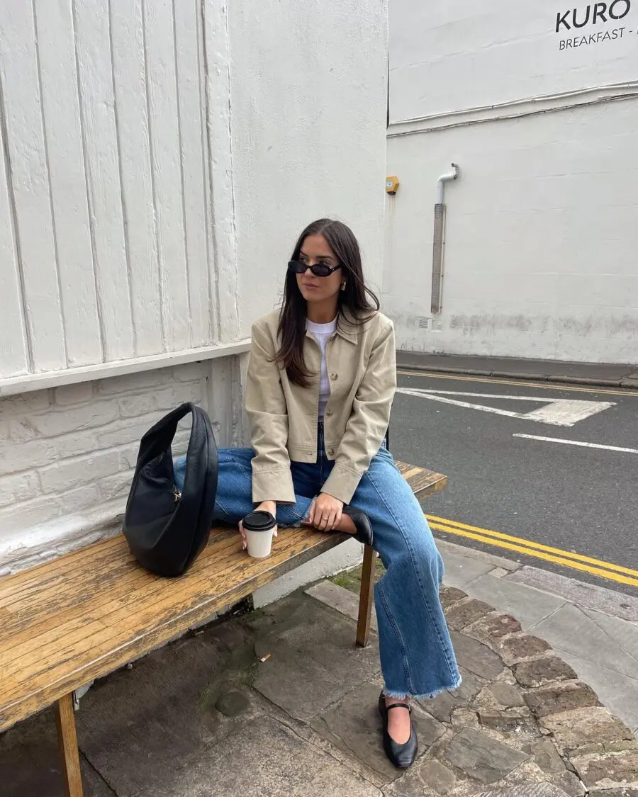 Chic Flare Jeans with a Casual Vibe