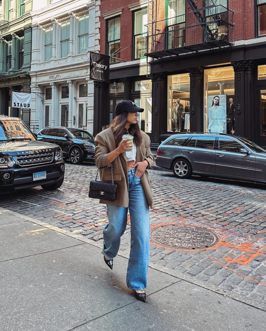 Chic Street Style with Flare Jeans
