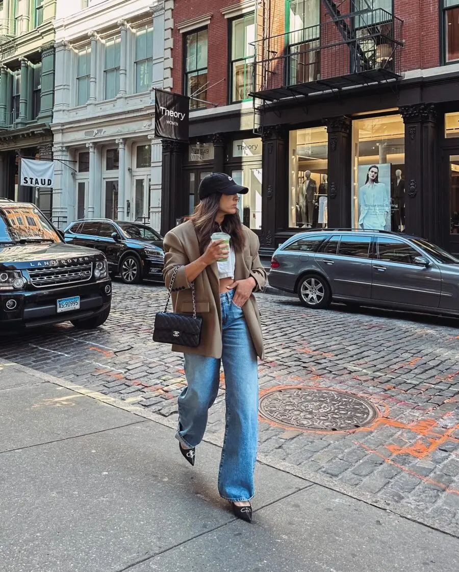 Chic Street Style with Flare Jeans