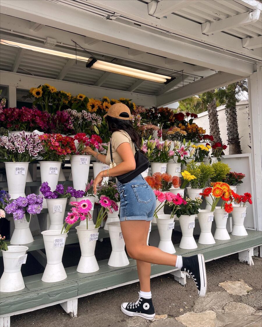Chic Converse Outfit for Flower Shopping