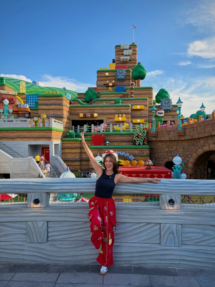 Stylish outfit at Universal Studios adventure
