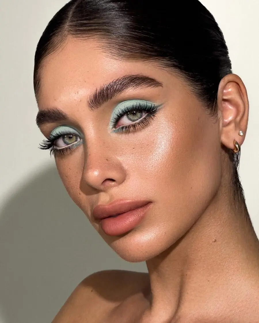 Vibrant aqua halo eye with glowing skin