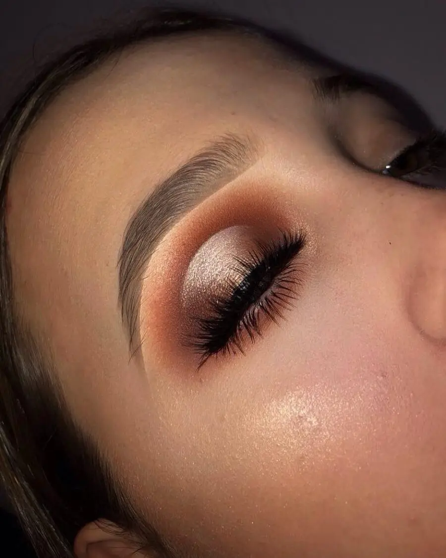Stunning neutral halo eye makeup look