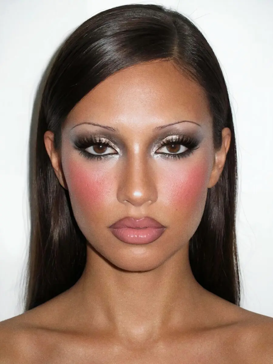 Stunning halo eye makeup with glam vibes