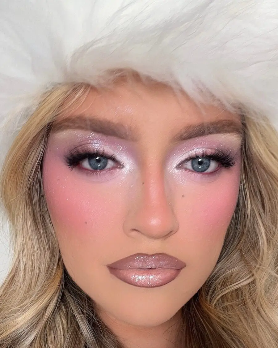 Glamorous halo eye with soft pink hues