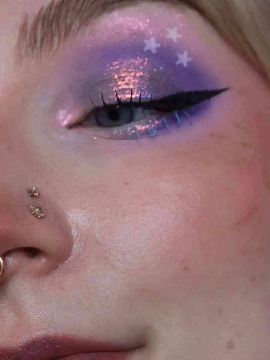 Vibrant halo eye with playful star accents