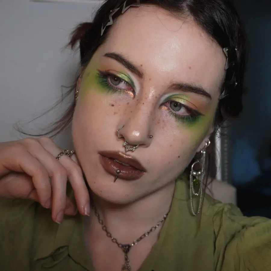 Vibrant green halo eye makeup look