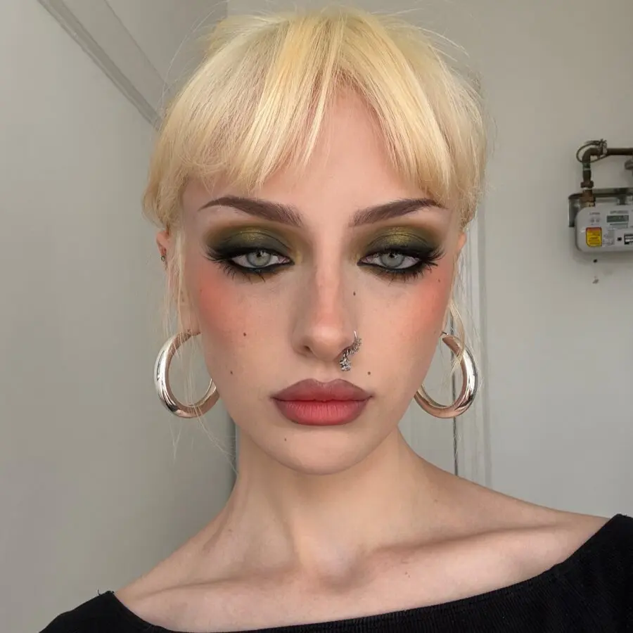 Bold green and gold halo eye makeup look
