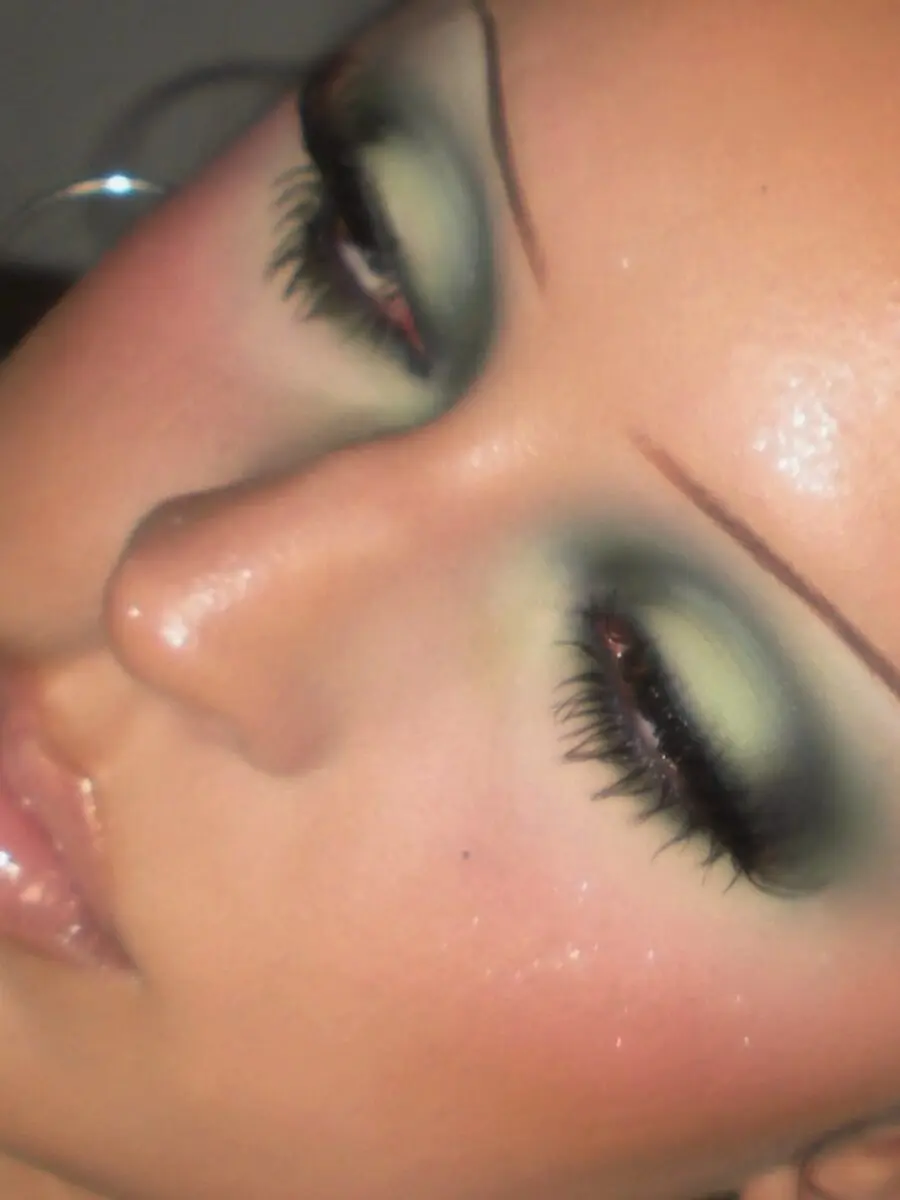 Exquisite green halo eye makeup look