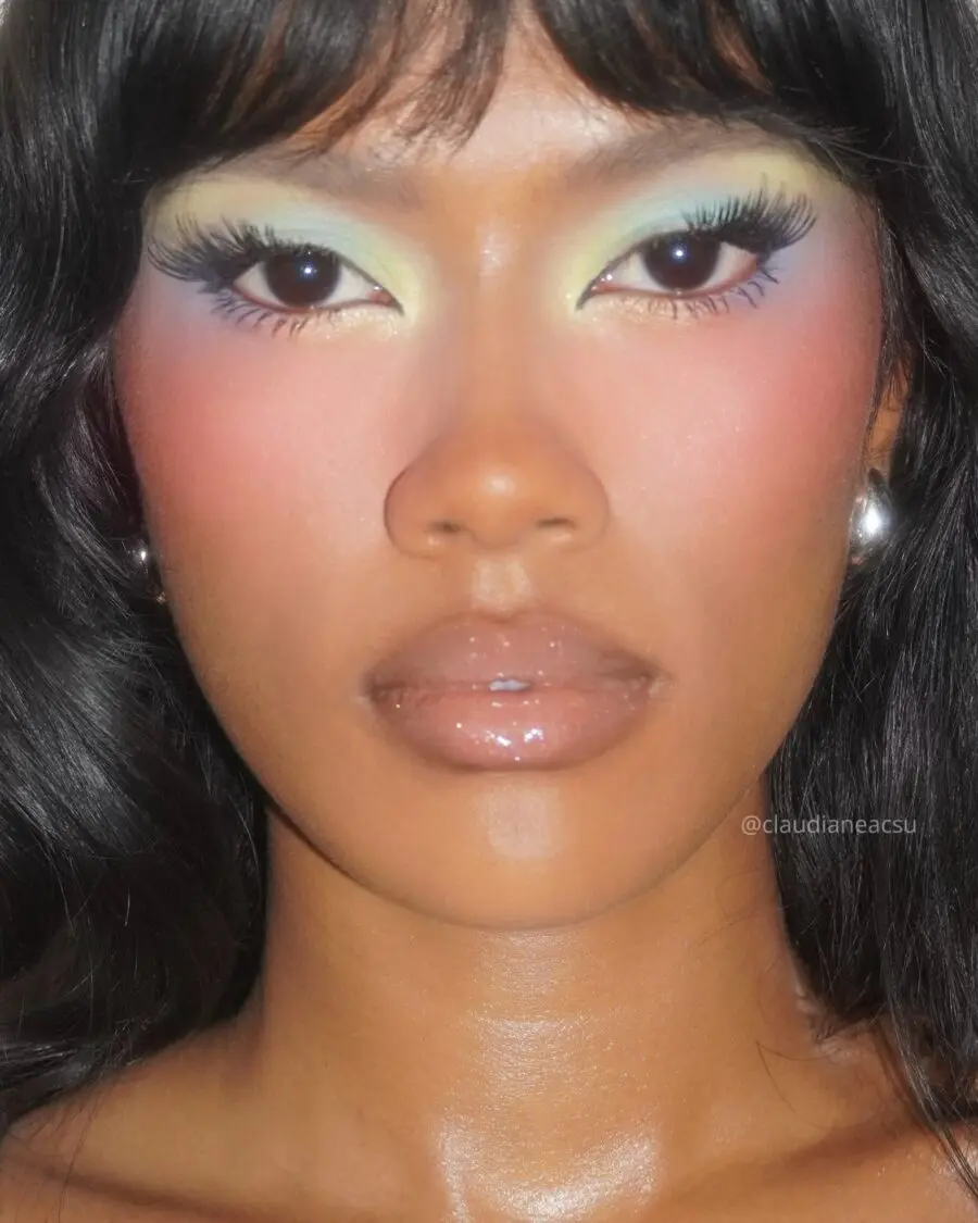Vibrant halo eyes with glossy, dewy finish
