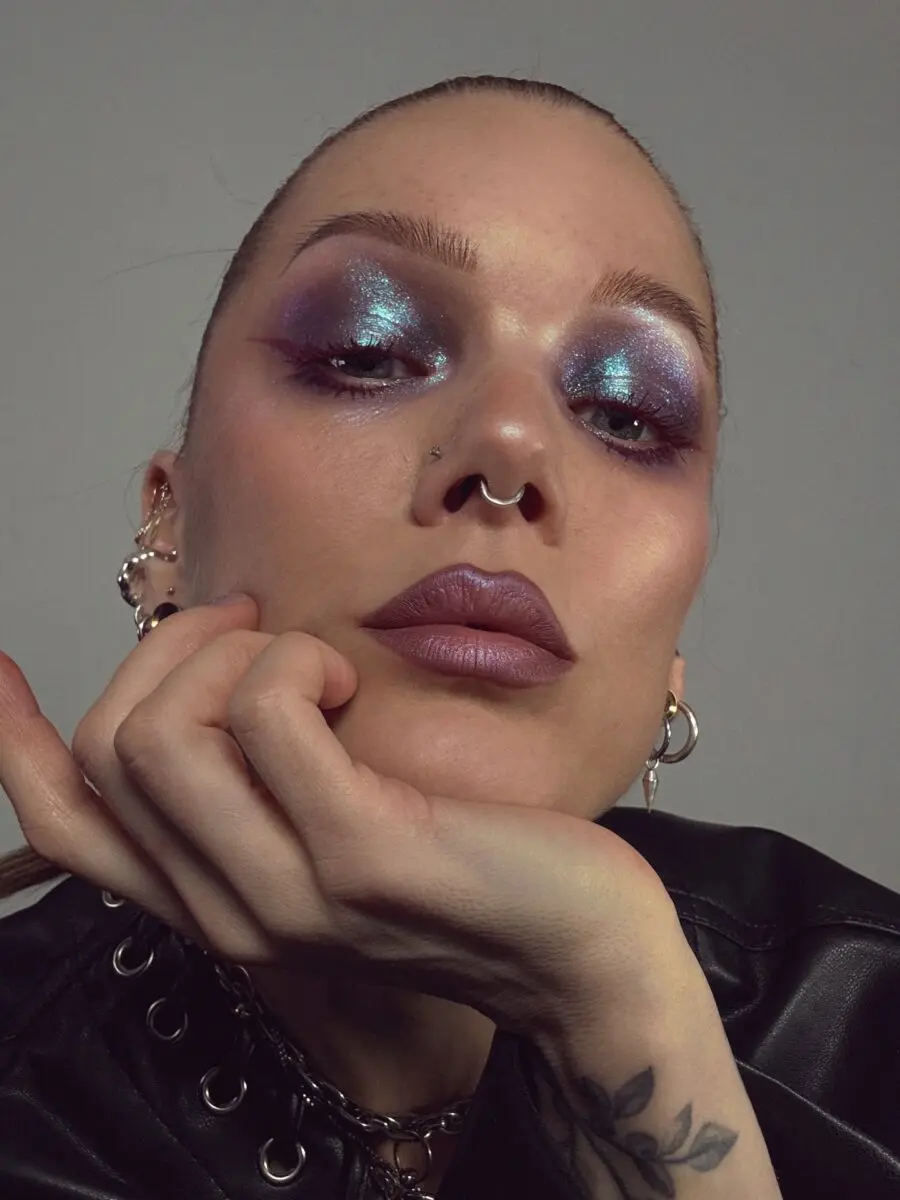 Stunning halo eye with shimmering shades