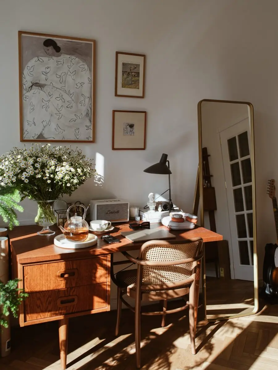 Charming mid-century home office decor inspiration