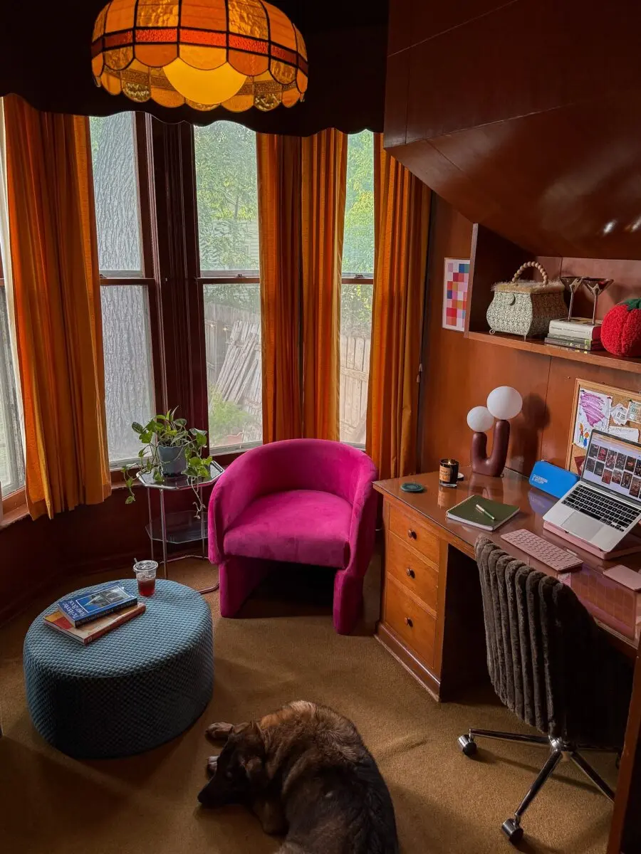 Vibrant Mid-Century Office Decor Style