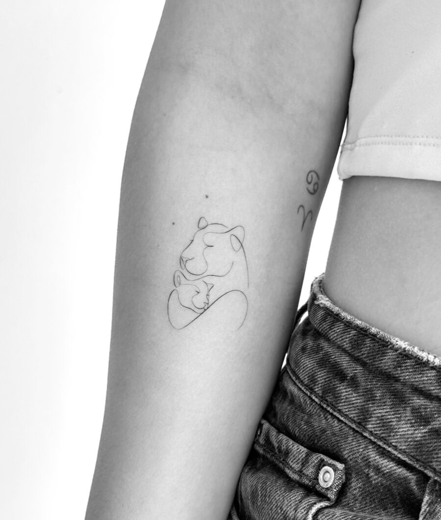 Elegant mother-son bond in continuous line art