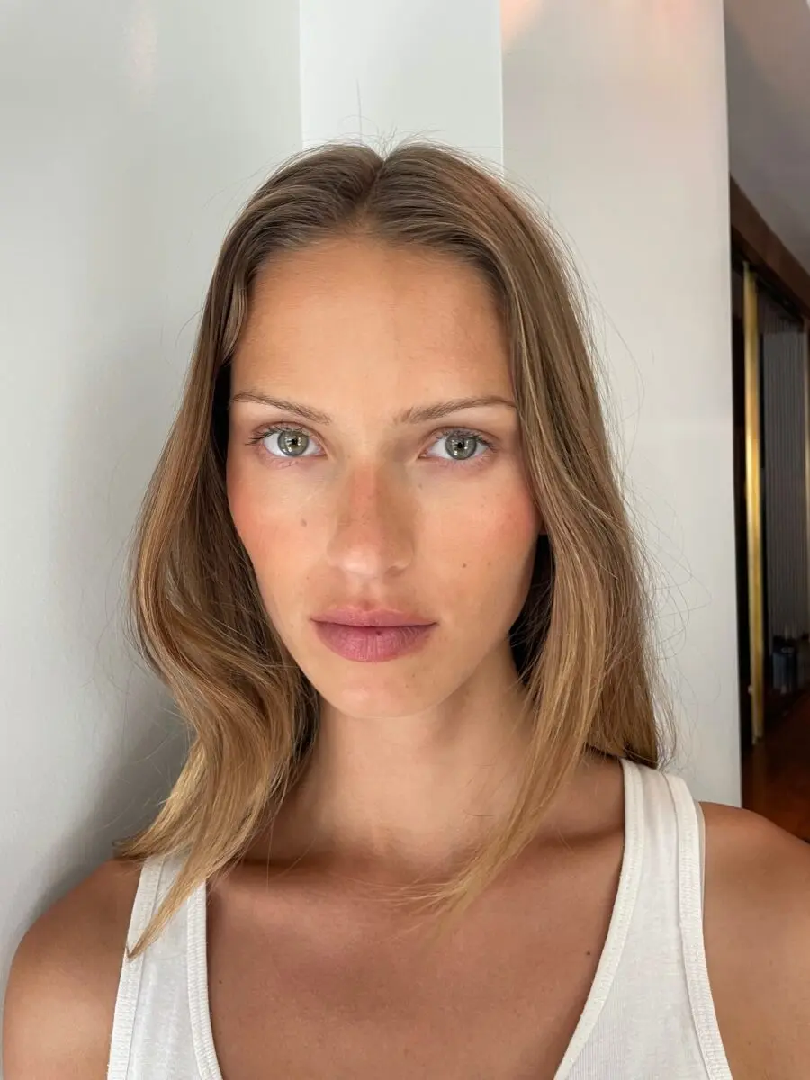 Effortless makeup enhancing small eyes beautifully.